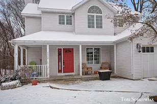 7515 Las Palmas Dr NE, Rockford, MI 49341 - Photo 4