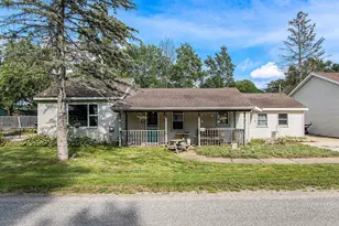 46778 Sycamore Dr, Bangor, MI 49013 - Photo 2