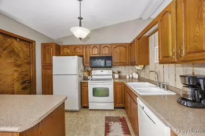 2285 Bridle Creek Street SE, Grand Rapids, MI 49508 - Photo 8