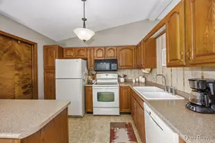 2285 Bridle Creek St SE, Grand Rapids, MI 49508 - Photo 8