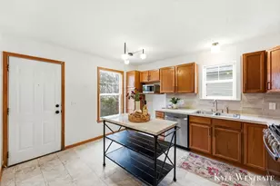 528 Woodlawn St SE, Grand Rapids, MI 49507 - Photo 12