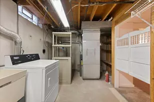 38706 Roycroft St, Livonia, MI 48154 - Photo 36