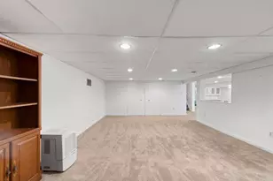 38706 Roycroft St, Livonia, MI 48154 - Photo 30