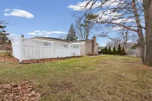 38706 Roycroft St, Livonia, MI 48154 - Photo 38