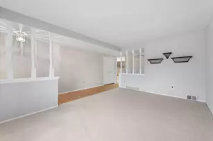 38706 Roycroft St, Livonia, MI 48154 - Photo 6