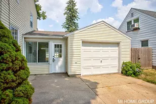 1313 Ellsmere St NE, Grand Rapids, MI 49505 - Photo 4