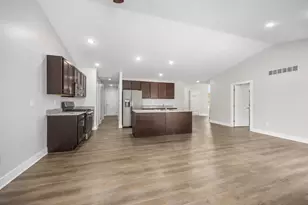 1368 S Village Cir, Kalamazoo, MI 49009 - Photo 8
