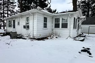 50330 Eastside Dr, Dowagiac, MI 49047 - Photo 10