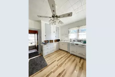 806 E Loomis Street, Ludington, MI 49431 - Photo 6