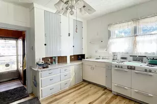 806 E Loomis St, Ludington, MI 49431 - Photo 6