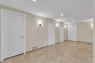 50501 Elmwood Ct, Plymouth, MI 48170 - Photo 34