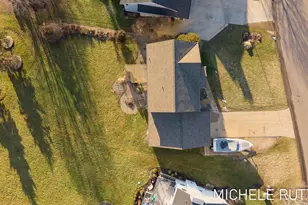 1399 Woodfield Dr, Zeeland, MI 49464 - Photo 12