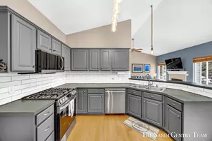 15308 Saddlebrook Ct, Grand Haven, MI 49417 - Photo 16