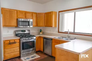 4709 Summer Creek Ln SE, Grand Rapids, MI 49508 - Photo 4