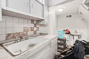 8304 Robson St, Detroit, MI 48228 - Photo 16