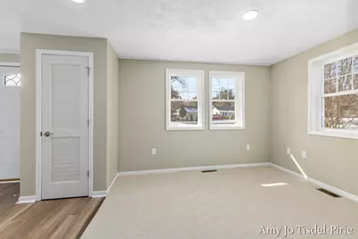 516 W Montcalm Street, Greenville, MI 48838 - Photo 4