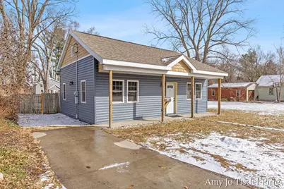 516 W Montcalm Street, Greenville, MI 48838 - Photo 2