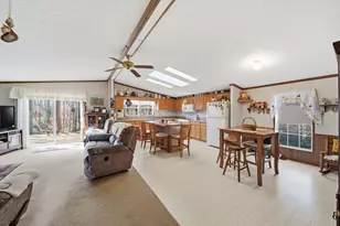 909 Savannah River Dr, Adrian, MI 49221 - Photo 10