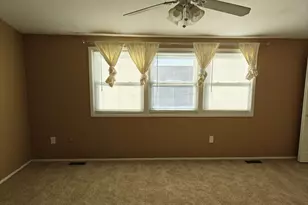 1813 Brentwood, Troy, MI 48098 - Photo 2