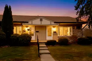 25225 Potomac Dr, South Lyon, MI 48178 - Photo 2