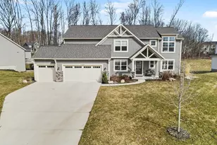 11558 Sessions Woods Dr W, Grand Rapids, MI 49534 - Photo 2