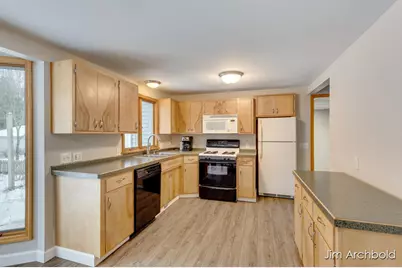 274 W Barton Street, Newaygo, MI 49337 - Photo 8