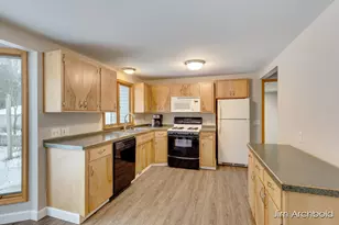 274 W Barton St, Newaygo, MI 49337 - Photo 8