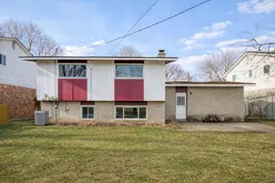 1434 Pine Valley Blvd, Ann Arbor, MI 48104 - Photo 4