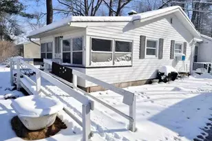 78 W John St, Newaygo, MI 49337 - Photo 2