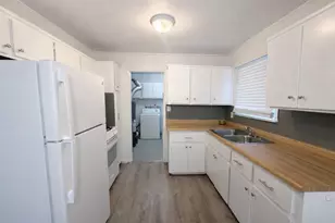 146 W Beverly Ave, Pontiac, MI 48340 - Photo 6