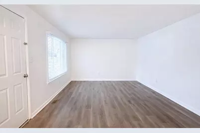 146 W Beverly Avenue, Pontiac, MI 48340 - Photo 2