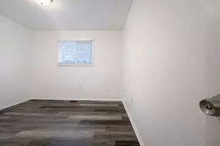 146 W Beverly Ave, Pontiac, MI 48340 - Photo 10