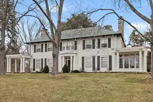 3215 W Dobson Pl, Ann Arbor, MI 48105 - Photo 2