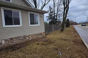 2127 River Dr, Lincoln Park, MI 48146 - Photo 2