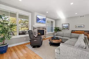 690 Dunegrass Cir Dr, Saugatuck, MI 49453 - Photo 10