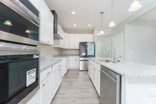 33 Aviara Oaks Pkwy, Jackson, MI 49201 - Photo 16