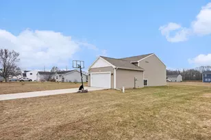 58640 Pond View Ln, Three Rivers, MI 49093 - Photo 4