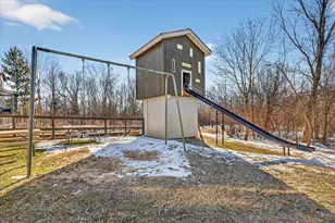 2022 Celadon Dr NE, Grand Rapids, MI 49525 - Photo 32