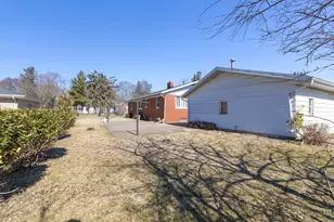 1712 W Ogden Circle, Benton Harbor, MI 49022 - Photo 28