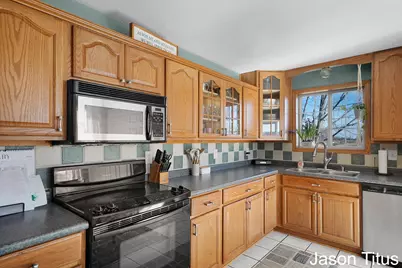 9604 Island Highway, Eaton Rapids, MI 48827 - Photo 4