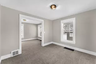 865 10th St NW, Grand Rapids, MI 49504 - Photo 10