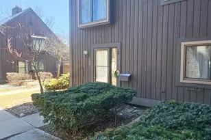 160 Carberry Hill Ct, Kalamazoo, MI 49006 - Photo 4