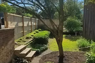 160 Carberry Hill Ct, Kalamazoo, MI 49006 - Photo 2