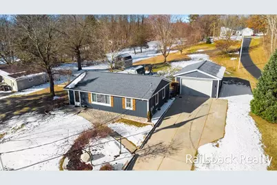 4901 Pinedell Avenue NE, Comstock Park, MI 49321 - Photo 26