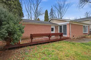 6382 Houghten Dr, Troy, MI 48098 - Photo 32