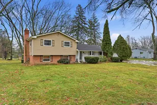 6382 Houghten Dr, Troy, MI 48098 - Photo 2