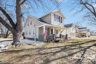 241 N State St, Zeeland, MI 49464 - Photo 2