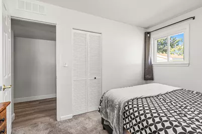 985 E Jarvis Avenue, Hazel Park, MI 48030 - Photo 16