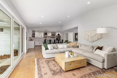 2424 Elmwood Drive SE, Grand Rapids, MI 49506 - Photo 10