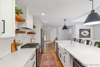 2424 Elmwood Drive SE, Grand Rapids, MI 49506 - Photo 8